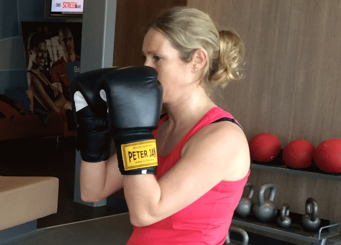 Chantal van Pelt tijdens bokstraining bij Fit360